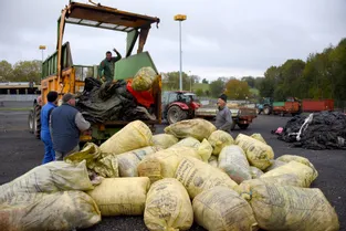 Le recyclage des plastiques agricoles, une solution durable depuis 2006 en Pays de Mauriac (Cantal)