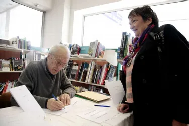 Bernard Blot dédicaçait son dernier recueil de poésie samedi