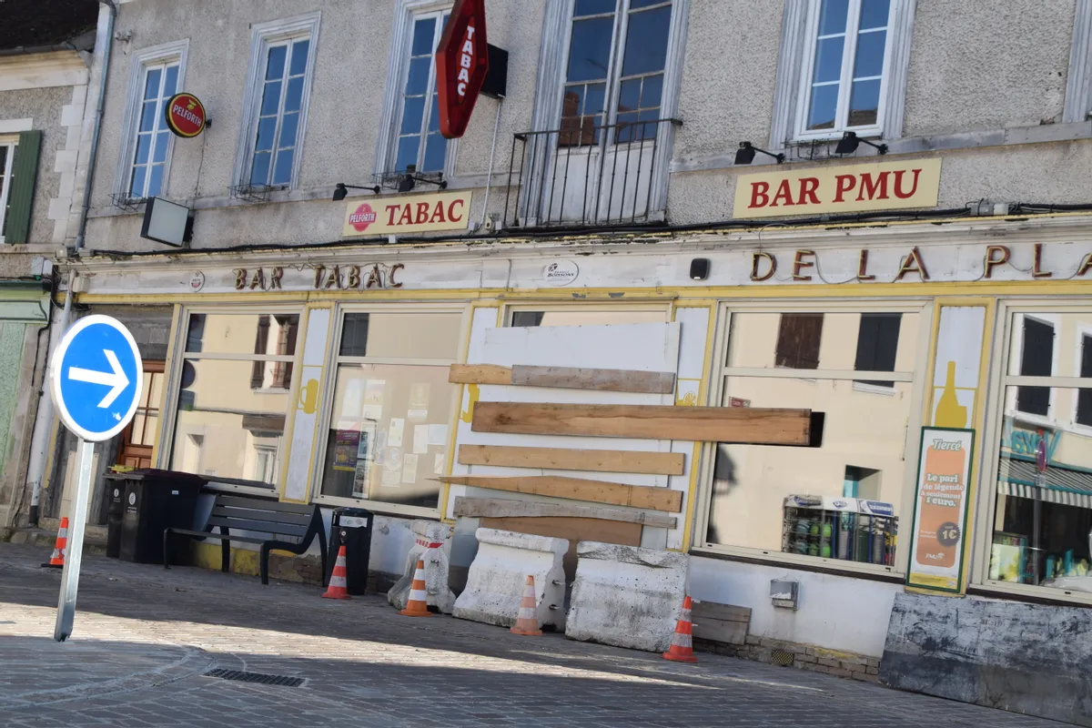 Deux attaques la voiture blier en deux nuits au bar-tabac PMU du centre-ville d'Appoigny - L'Yonne Rpublicaine Deux attaques la voiture blier en deux nuits au bar-tabac PMU du centre-ville d'Appoigny - L'Yonne Rpublicaine