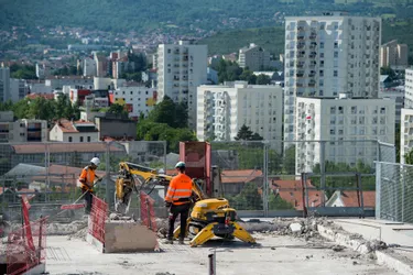 Découvrez en images l'impressionnant chantier de déconstruction de l'Allée des Dômes à Clermont-Ferrand