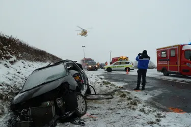 Chaussée glissante dans l'Allier : une conductrice grièvement blessée