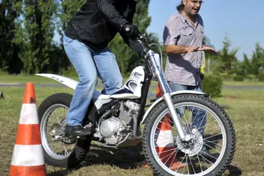 La préfecture de l’Allier a organisé une séance de perfectionnement pour les motards, samedi