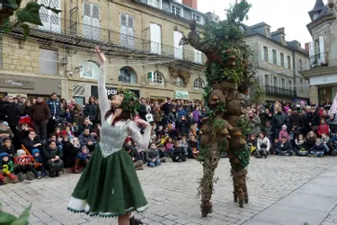 Le centre-ville a attiré la foule autour de son marché de Noël et de ses nombreux spectacles