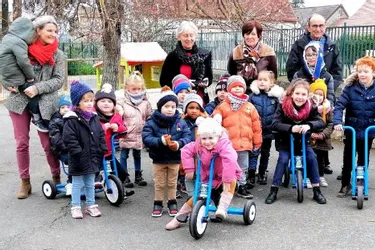 Un lot de vélos pour les petits écoliers