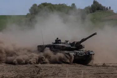 Pourquoi la livraison de chars lourds à Kiev marque "une étape cruciale" dans la guerre en Ukraine