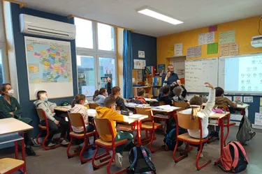 Des cours d'anglais avec des locuteurs natifs pour des écoliers à Budelière (Creuse)