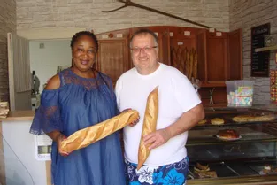 Didier et Carole Deshaies sont installés en boulangerie depuis deux mois à Louroux-Hodement