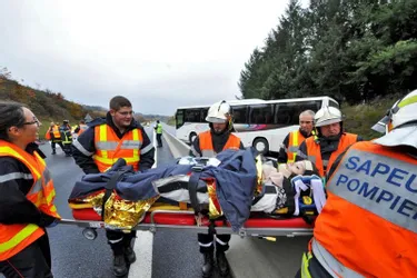 Simulation d’un accident d’autocar sur l’A89 pour tester en direct la réponse des secours