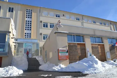 "Résignés et écœurés", les parents réagissent à la fermeture du plus petit collège du Puy-de-Dôme, qui accueille 9 élèves
