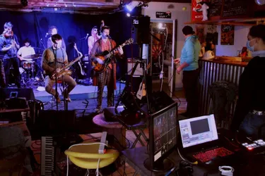 Les six musiciens du groupe Zarhzä ont passé une semaine au Café de l’Espace pour travailler