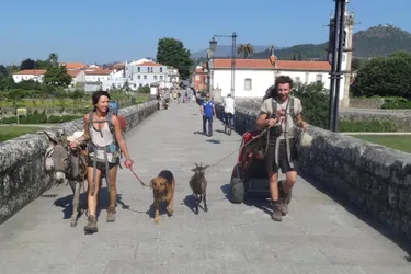 A pied, un Riomois et sa compagne se sont rendus du Gers au Portugal avec leurs animaux