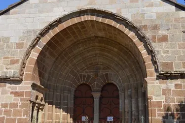 L’accès est restreint à l’église d’Ydes-bourg