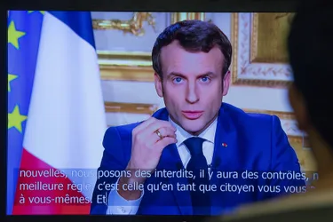 Coronavirus : Emmanuel Macron demande de rester chez soi pour "au moins quinze jours"