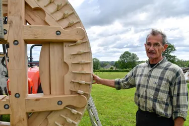 Il construit seul un moulin à scier le bois, de plus de 20 mètres de haut à Saint-Fargeol