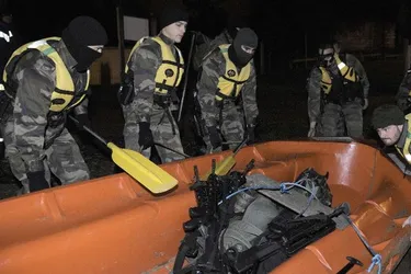 Les gendarmes mobiles en exercice avant leurs départs pour l’Irak et la Nouvelle-Calédonie