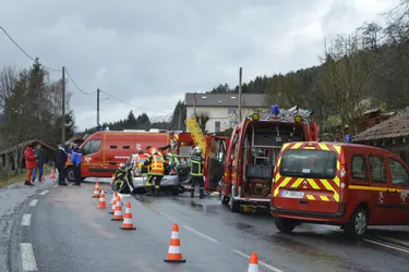 Deux blessés graves dans un choc frontal à Saint-Ferréol-des-Côtes (Puy-de-Dôme)