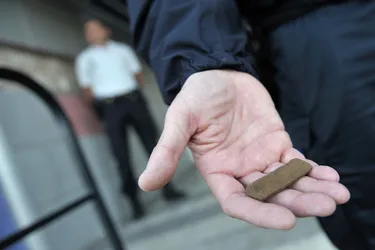 Un jeune dealer interpellé avec cannabis et cocaïne dans le sac à dos aux Chapélies à Brive (Corrèze)