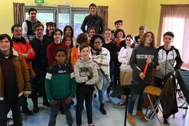 Le groupe Kafka, en résidence, a rencontré les élèves de l’École du Nord Cantal