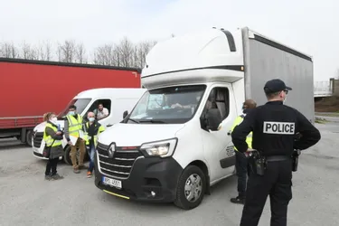 À Guéret (Creuse), la police a reçu de l'aide pour contrôler les véhicules de la RN145