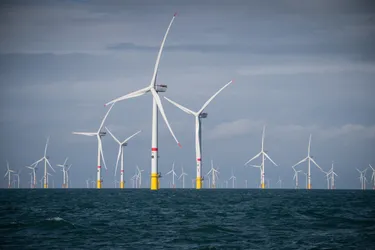 5.500 kilomètres de côtes, mais toujours aucune éolienne offshore en service : la France veut prendre la vague