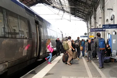 Les guichets des gares de Saint-Germain-des-Fossés et Gannat (Allier) pourraient fermer à l'automne