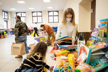 Le Conseil municipal jeunes de Montluçon (Allier) a collecté 2.200 jouets pour les enfants malades ou défavorisés