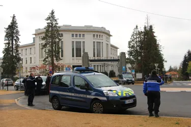 Un gendarme réserviste percuté lors d'un contrôle routier à Thiers : l'automobiliste en fuite est recherché