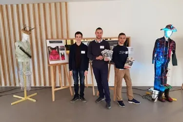 Trois élèves ont présenté leurs œuvres à Paris