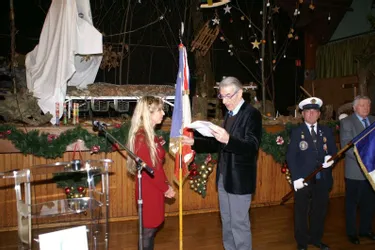 Le drapeau des anciens marins à la mairie