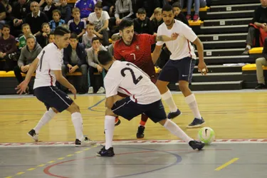 Futsal international pour 900 spectateurs