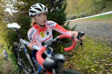 Audrey Pourtier, du vélo-club ambertois, seconde féminine de l'épreuve de cyclo-cross de La Bageasse