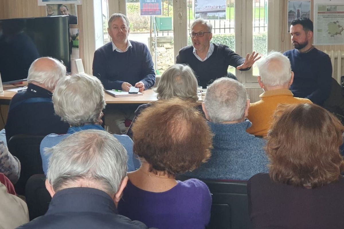 Iannis Roder, historien à la fondation Jean-Jaurès, en visite à ...
