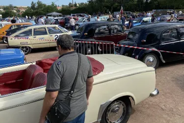 Plus de 400 vieilles voitures à La Mouniaude