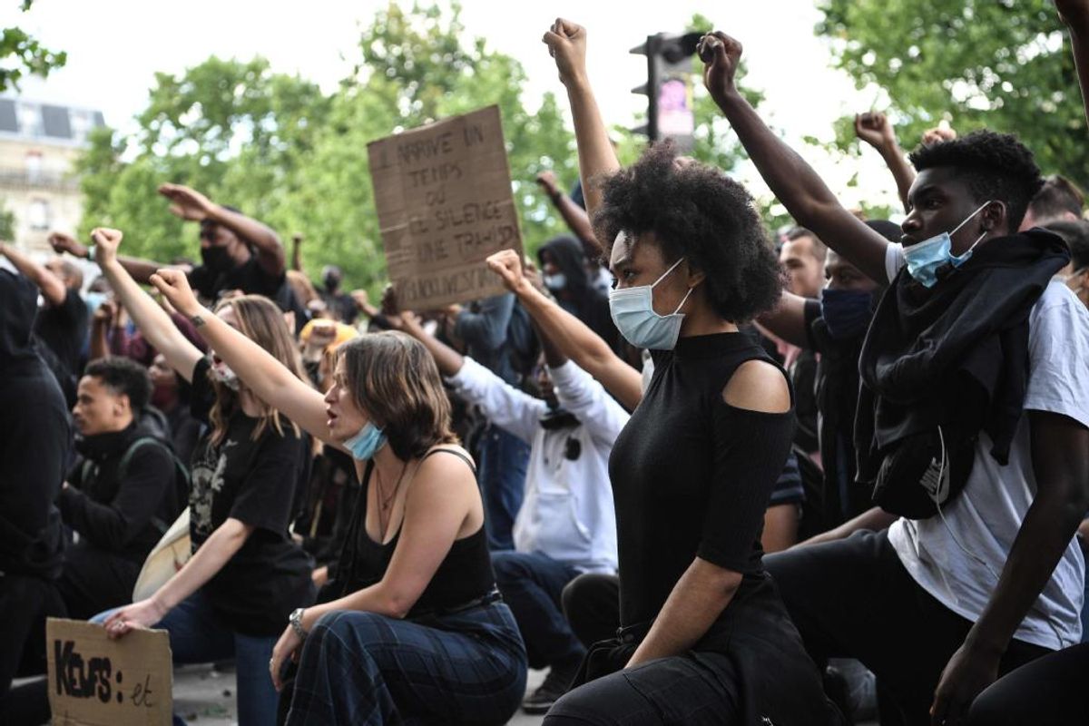 Des milliers de personnes de nouveau dans la rue, en France, contre les ...
