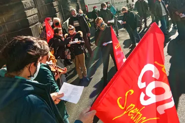 Une centaine de personnes devant la préfecture de Clermont-Ferrand pour défendre la culture