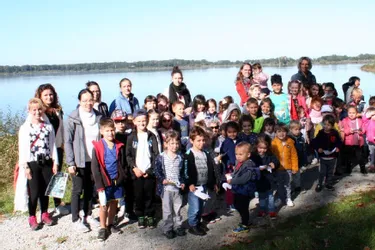 Les enfants sont allés découvrir le site de l’étang des Landes et ses oiseaux