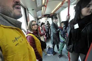 Le travail des médiateurs dans les tram et les bus de Clermont