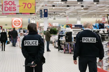 Des contrôles dans les supermarchés du bassin de Montluçon (Allier) pour s'assurer du respect des règles en vigueur