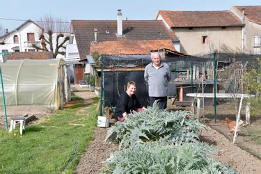 A Saint-Yorre (Allier), Jaqueline et Marco cultivent leur plaisir du jardinage