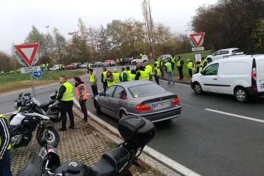 Les manifestants riomois se dirigent vers Clermont et maintiennent un blocage à l'entrée de la voie rapide