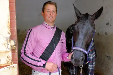 L’entraîneur-driver professionnel, Rémy Desprès maintient ses chevaux en forme à Saint-Didier-la-Forêt (Allier) avant que la compétition ne reprenne ses droits