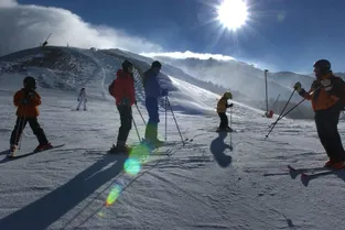 La commune de Laveissière lui réclame des frais de secours après une chute de ski