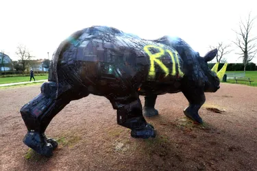 Le "Rhinoféroce", installé à Arpajon-sur-Cère (Cantal), a été dégradé