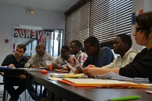 Les demandeurs d’asile apprennent à vivre à Meymac en apprivoisant la langue française