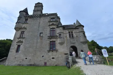 Le château de Sédières à Clergoux (Corrèze) révèle quelques-unes de ses histoires dans un livre
