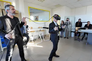 L'élu régional au numérique plongé dans la réalité virtuelle à Brive