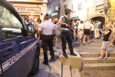 Le 15 août au Puy-en-Velay : des forces de sécurité qui rassurent et suscitent la curiosité