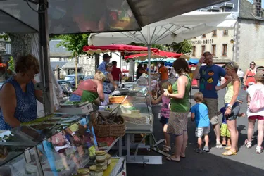 Une tradition bien vivante : le marché de pays du vendredi dans la commune de Neuvéglise