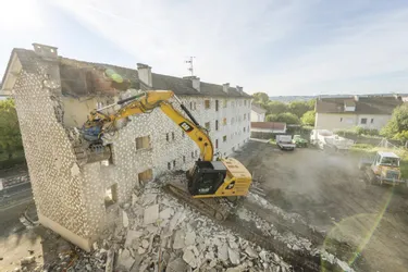 À Aurillac (Cantal), la démolition des barres HLM de Marmiers a démarré