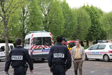 Tirs devant un collège d'Aurillac : la victime est décédée